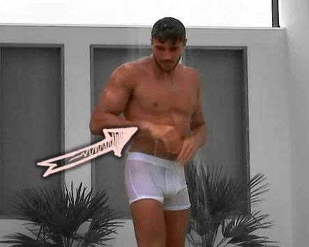 Tommy fury showering with sunken chest