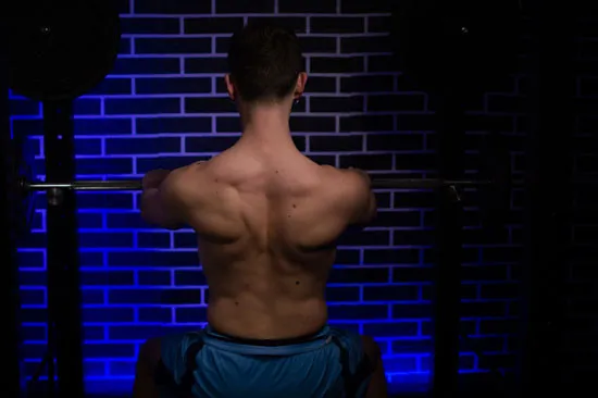 Squeezing shoulders together